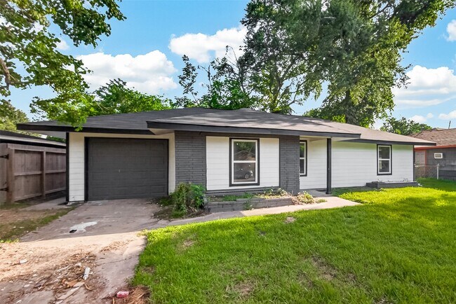 Building Photo - 5751 Thrush Dr