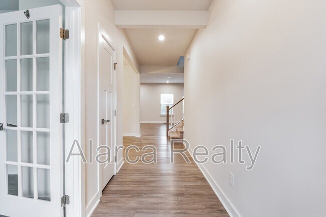 Building Photo - 207 Welcombe St