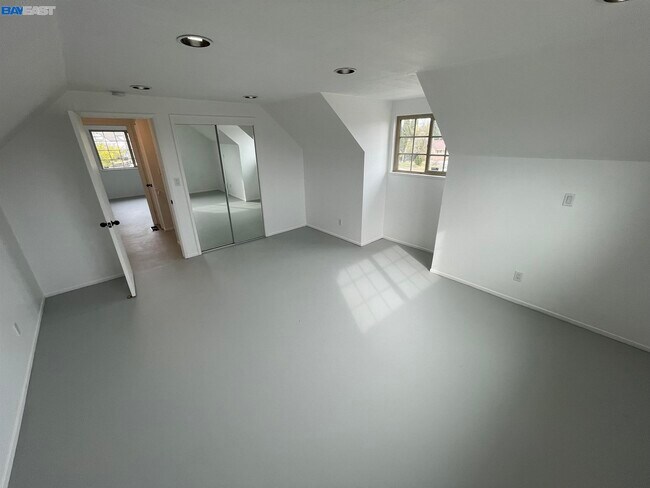 Building Photo - 2213 Santa Fe Ct