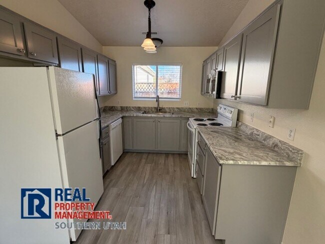 Foto del edificio - Remolded 3 Bedroom near Costco