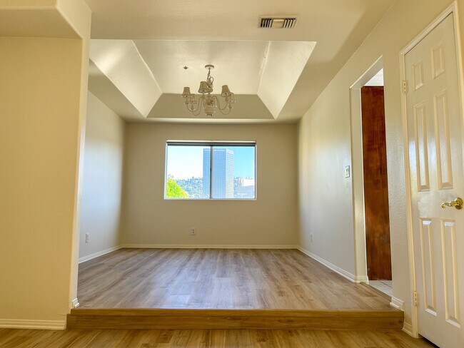 Building Photo - 10626 Valley Spring Ln