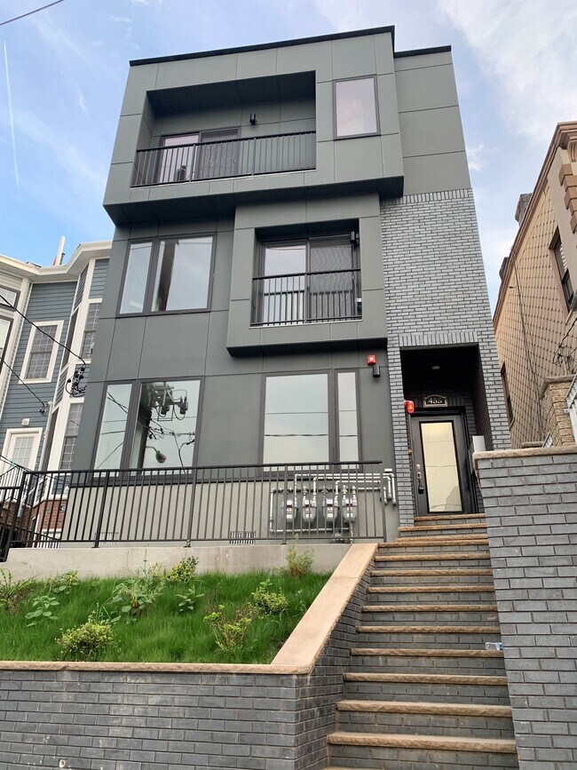 Building Photo - 455 Mercer St