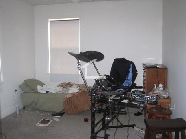 Photo - Nice 4 bed in Allston Apartment