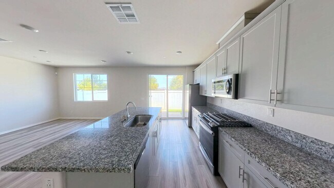 Building Photo - 40186 Birchfield Dr