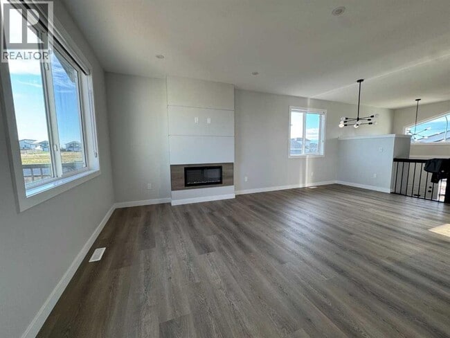 Photo du bâtiment - 10238-10128 128 Ave