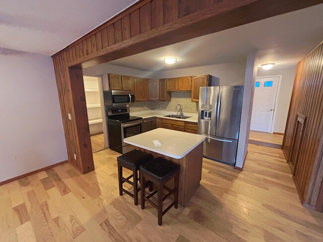 Building Photo - Bright 3-Bedroom Home in Town – Convenient Fairbanks Location