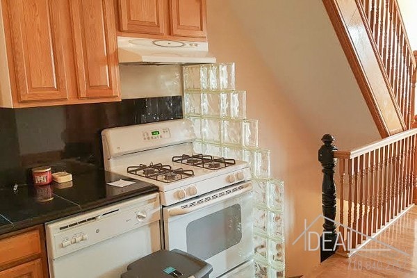 Foto del edificio - Amazing 2BR Duplex in Bay Ridge!