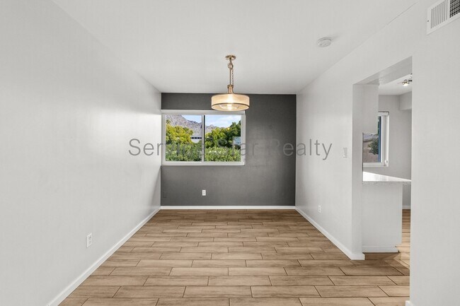 Foto del edificio - 7141 N 16th St