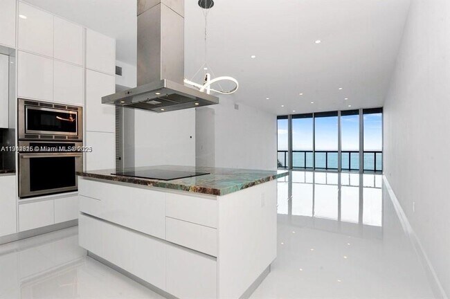 Foto del edificio - 6799 Collins Ave