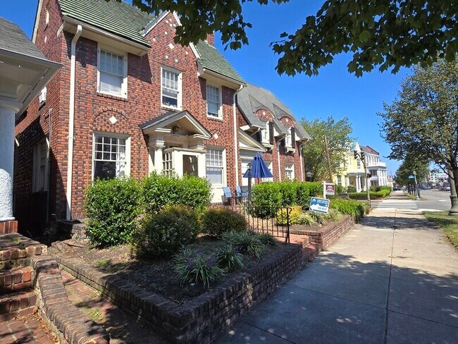 Foto del edificio - 714 N Arthur Ashe Blvd