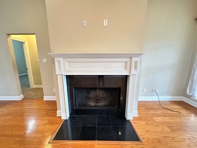 Building Photo - $500 OFF FIRST MONTHS RENT MOVE IN SPECIAL...