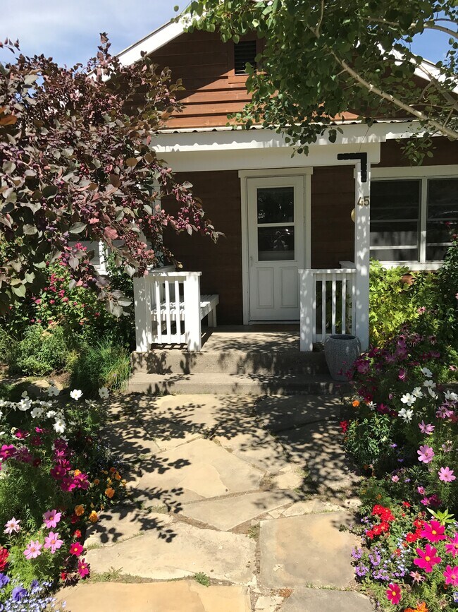 Foto del edificio - 45 E Simpson Ave