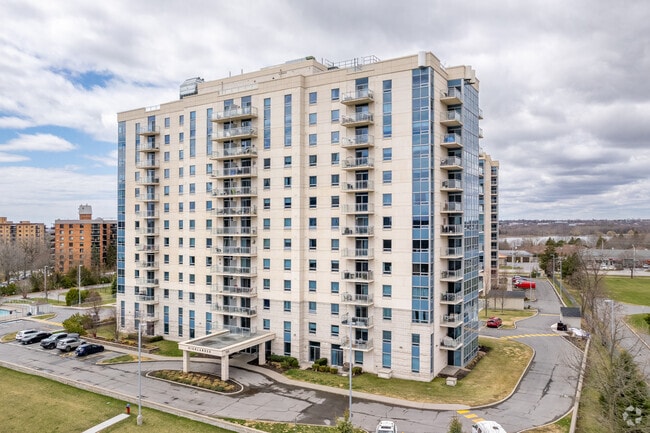 Building Photo - The Highlander