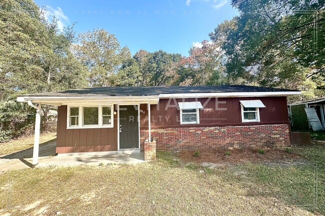 Building Photo - 3 Bedroom/1 Bathroom Home in West Mobile!