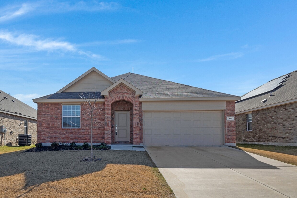 Photo - 325 Texas Trl (Justin, TX)