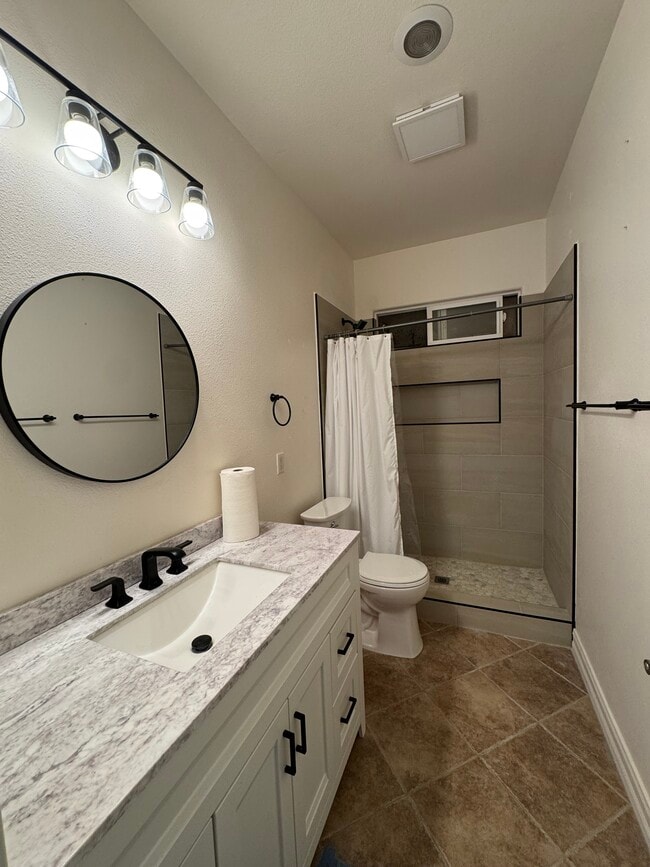 Building Photo - 387 Town Forest Ct
