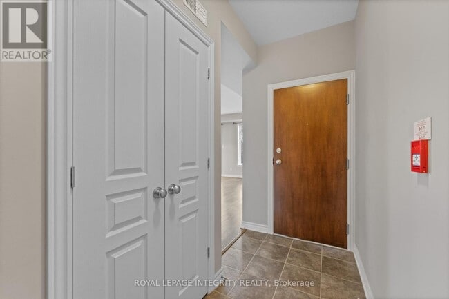 Building Photo - 21 Tadley Private