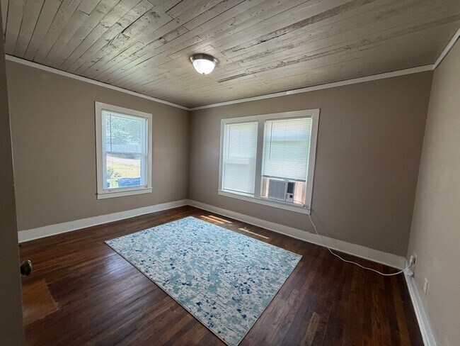 Foto del edificio - Downtown Cozy Apartment!