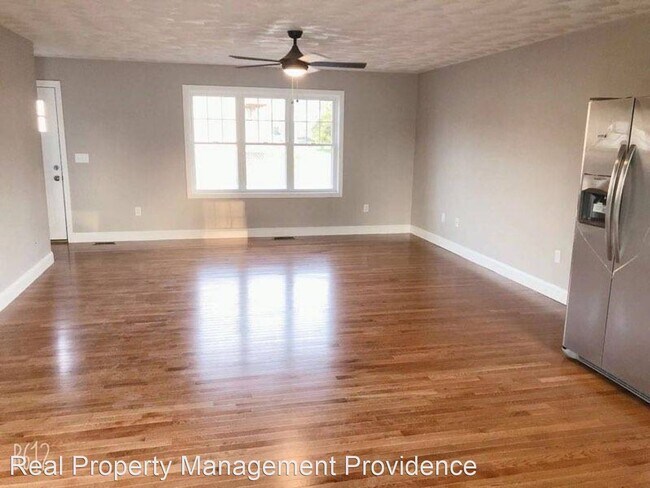 Building Photo - 2 br, 1 bath House - 59-61 Manhassett Street