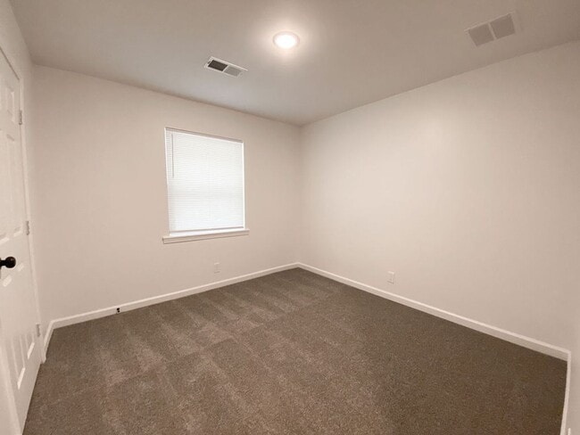 Building Photo - 4 bedroom, 2 bathroom in Southaven recentl...