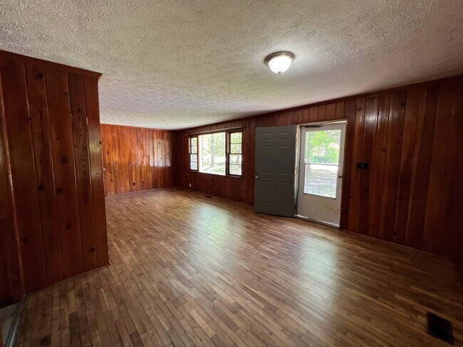 Building Photo - 1021 Borton St