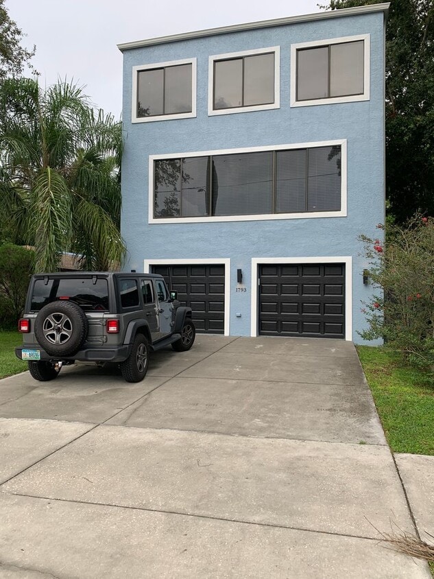 Amazing Non-Furnished 3 story contemporary 4 bedroom, 3 1/2 bathroom, 2 car garage Rental NEAR DO... - Amazing Non-Furnished 3 story contemporary 4 bedroom, 3 1/2 bathroom, 2 car garage Rental NEAR DO...