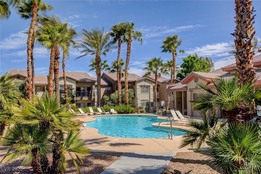 Foto principal - 8000 W Badura Ave