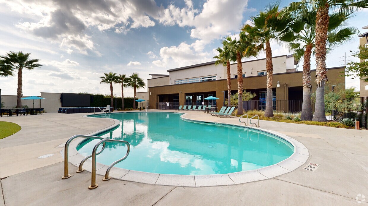Photo - The Crossings Student Apartments