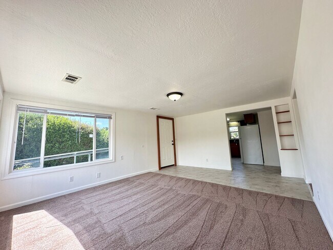 Foto del edificio - Fresh & Spacious 4 Bed / 2 Bath Home on Oversized Lot – McKinleyville - $2650
