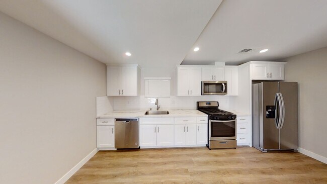 Building Photo - 3BD/1BA on 63rd!