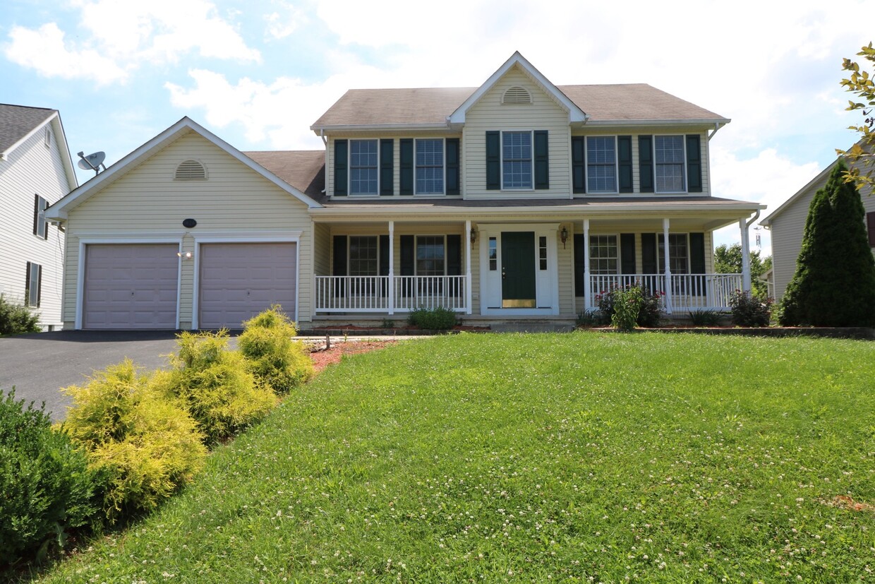 Foto principal - 5 BD + 3.5 Bath Bright & Beautiful Colonia...