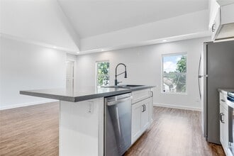 Building Photo - 3426 Tuam St