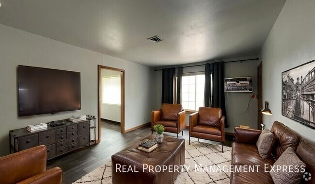 Building Photo - 1 Month Free Rent; 2 Bedroom Apartment loc...