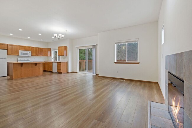 Building Photo - Beautiful 3 Story Home in Napavine