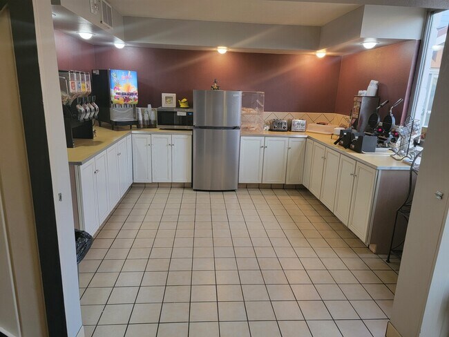 Foto del edificio - 3200 W Russell St