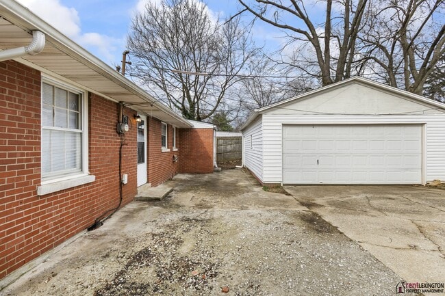 Building Photo - 203 Loch Lomond Dr