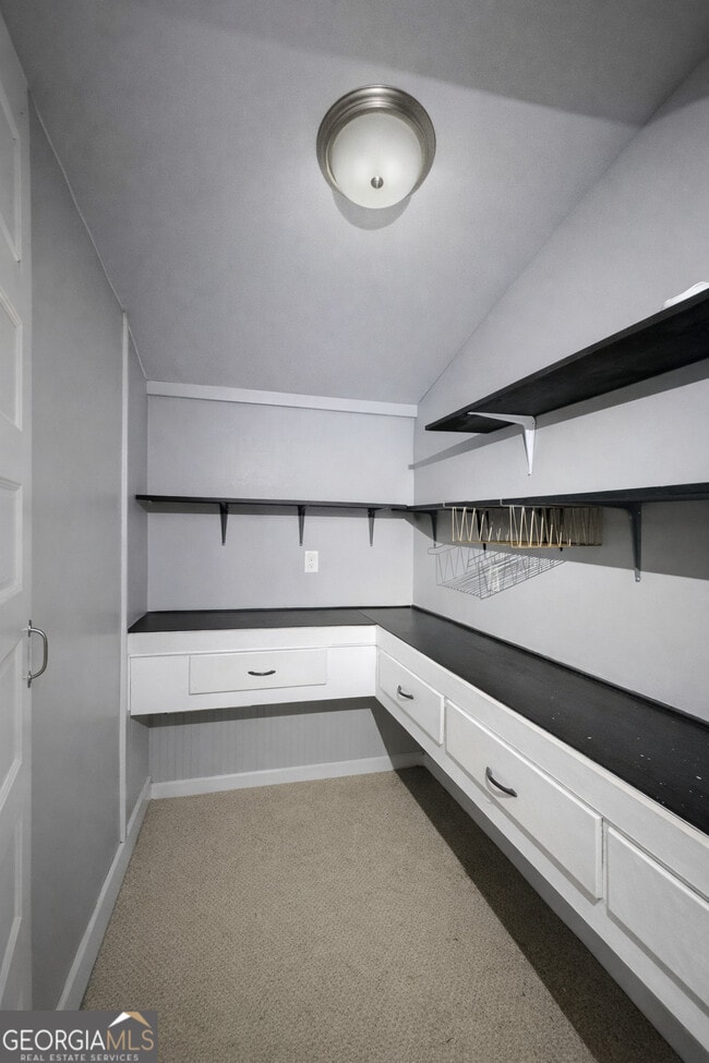 Building Photo - 392 S Cherokee Rd