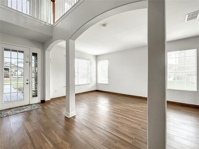 Building Photo - 2027 Windcrest Lake Cir