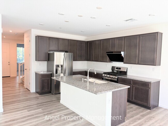 Foto del edificio - 425 Fuchsia Ct
