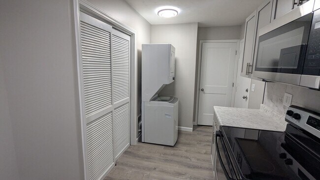 Foto del edificio - Everything updated in this 2-bedroom home!