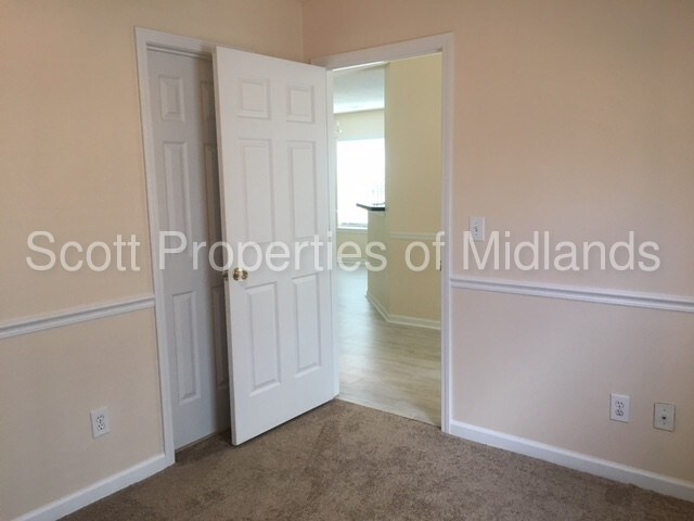 Building Photo - 127 Huntington Cir