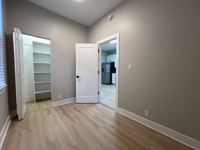 Foto del edificio - 3640 W Fullerton Ave