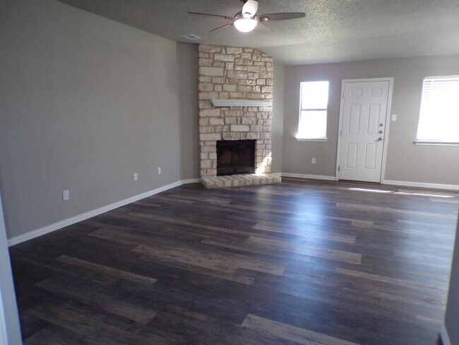 Foto del edificio - 5006 Parkwood Dr