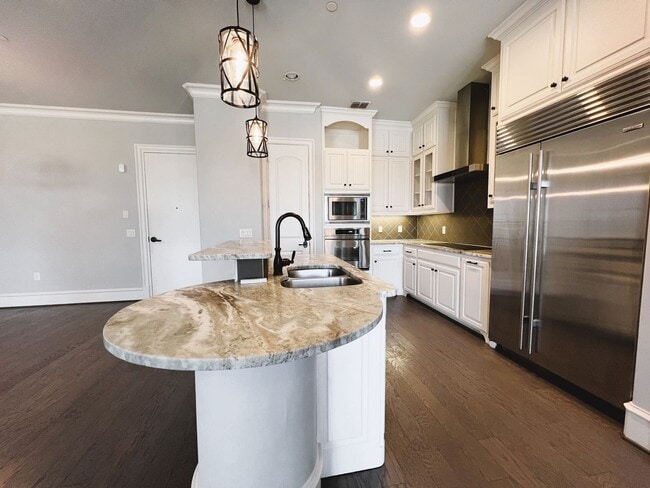 Building Photo - Mediterranean Style 1/1 Condo Andriatica V...
