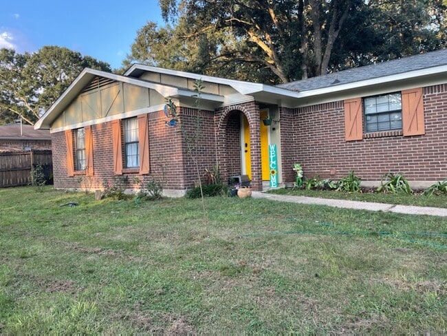 Building Photo - 5187 Somerset Dr W