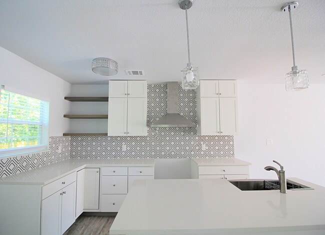 3 Bedroom 2 Bath Modern home. - 3 Bedroom 2 Bath Modern home.