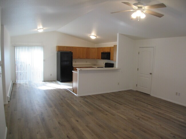 Foto del edificio - 404 Broken Arrow Dr