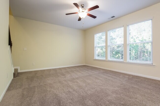 Foto del edificio - 308 Darbys Run Ct