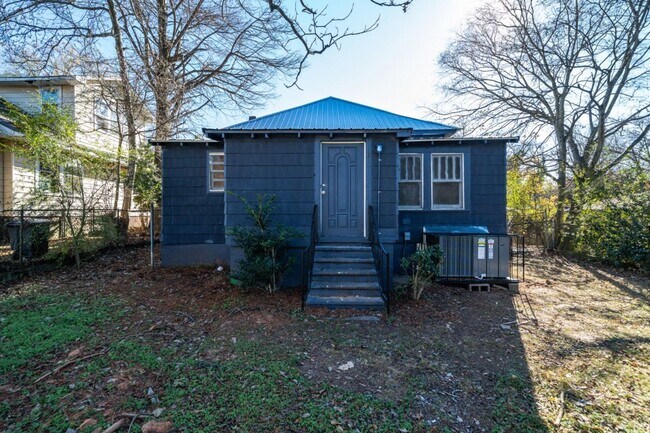 Building Photo - STUNNINGLY REMODELED • SUPER SPACIOUS • WON’T LAST LONG!