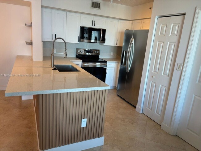 Foto del edificio - 1155 Brickell Bay Dr